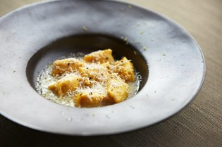 チーズと胡椒の旨みが溢れる『アニョロッティ カチョ エ ペペ』