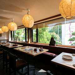 落ち着く雰囲気の店内は、子供連れの家族の食事にも最適