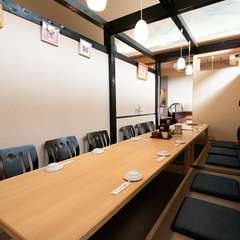 広い座敷もある店内で、仲間や家族と寛ぎのひとときを