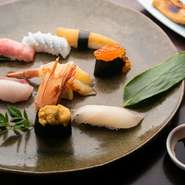 日本各地から厳選した鮮魚を、贅沢に使用した『特上にぎり』