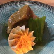 前菜　自家製ローストビーフ
　　　国産鴨ロースのポワレ　
鶏料理　阿波尾鶏のコンフィ
豚料理　小江戸黒豚の角煮
牛料理　黒毛和牛ステーキ　ランプとロースの食べ比べ‼
選べる焼き野菜、食事、デザート