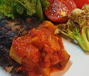 黒毛和牛の自家製ハンバーグです。
ラタトゥイユ又はグレーヴィーソースでお召し上がり下さい。