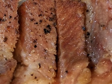 肉の赤身も脂身も、全てを包括するような旨みを堪能『黒毛和牛のステーキ』