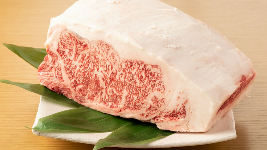 鉄板焼で魅力を最大限に引き出す黒毛和牛・伊勢海老・フォアグラ