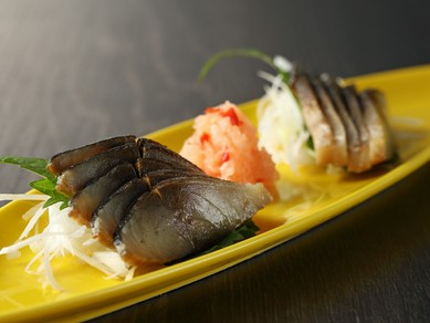 伊勢志摩沖で水揚げされた新鮮なサバ本来の旨味が凝縮『炙り燻製サバ』