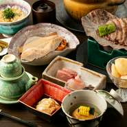 四季折々の食材をふんだんに使い、和食の基本を忠実に再現した日本料理をお届けする【つきはし】。2種類用意しているコース料理はご予算に合わせて変更も可能、接待利用などにいかがでしょうか。
