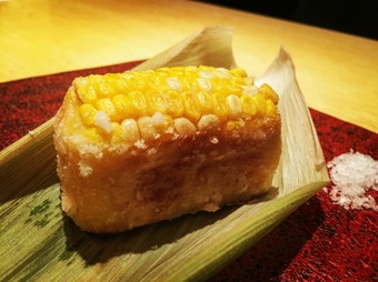 夏のイチオシ！　サクサク、モチモチのとうもろこしの揚げまんじゅう。