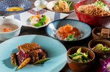 たくさんの種類のお料理を、少量ずつ楽しめる奈良県産の旬野菜をテーマにした女性に嬉しいメニュー。