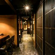 大型店舗ながら、あえて接客マニュアルはなしに。各々のスタッフの個性と気づかいを活かした、おもてなしに取り組んでいます。そこから生まれるコミュニケーションも居酒屋ならではの楽しさ。ぜひ、お気軽にどうぞ！