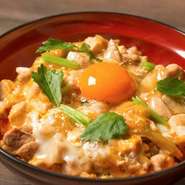 スタッフ投票【ダントツ1位】の東京しゃもの親子丼！
是非お召し上がりください☆