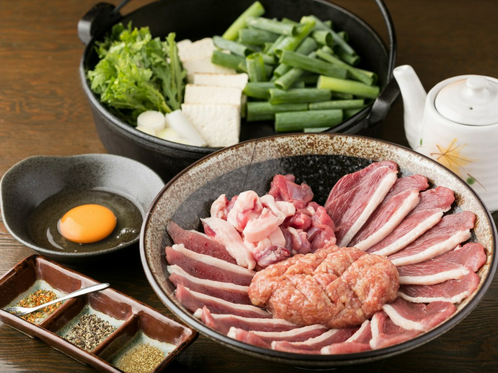 奈良直送　新鮮で肉質の良い合鴨を味わえる『倭鴨のすき焼き』（2名様から承ります）