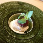 丁寧に仕上げた和栗のグラッセと栗のクリームで仕上げた甘さ控えめのモンブランです。
是非、食後にお試しください。