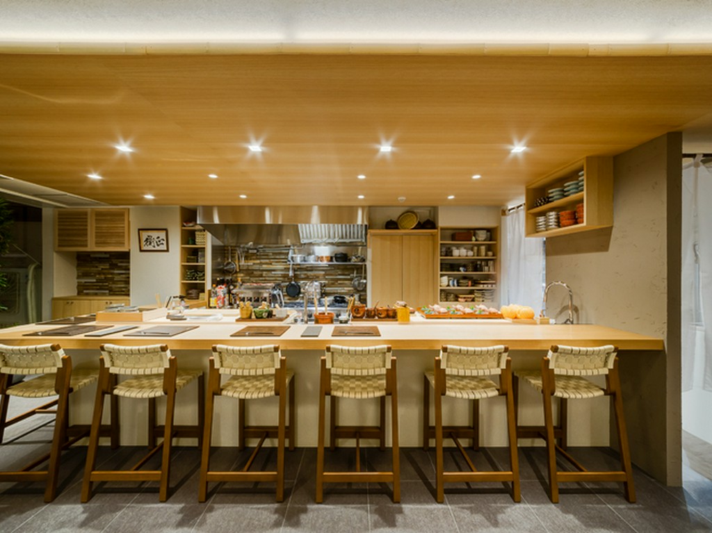 目の前でお料理致します