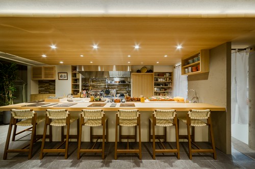 目の前でお料理致します