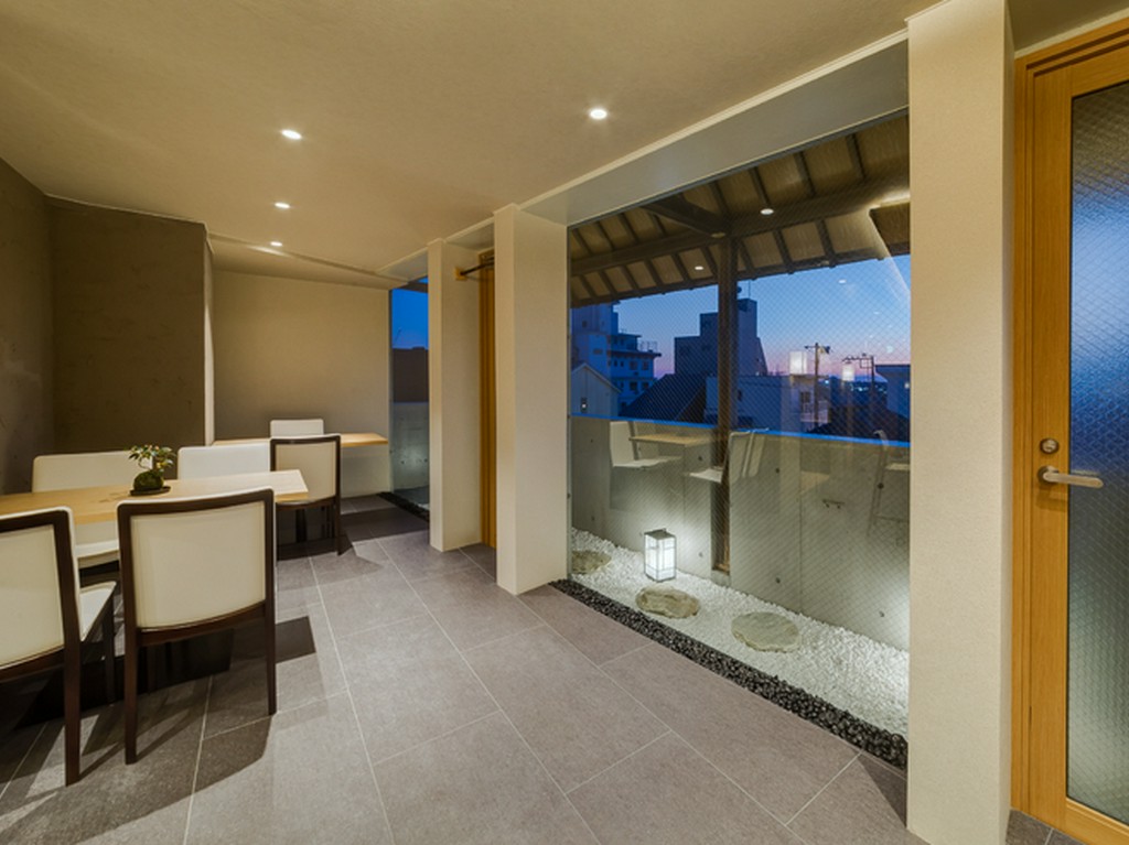 テーブル席です