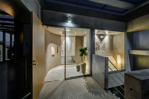 当店の入り口でございます。