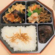 自慢の西京焼きと丁寧に仕込んだ総菜をお店の外でもお楽しみ頂けます。数、お値段、気軽にご相談ください。