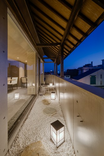 玉砂利庭をベランダに