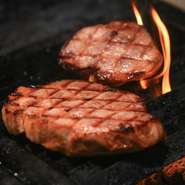 秀麗豚のグリル、60℃の低温調理後に炭焼きで香ばしく