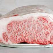 肉はすべて、地元福島のもので提供しています。その中でもとくにオススメなのが、徹底した管理のもと飼育されている福島牛。とても柔らかい肉は、誰にでも好まれる食感です。