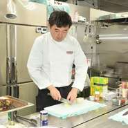 美味しい料理を手ごろな価格で、且つ、満足できるボリュームにもこだわり料理をつくっているそう。食材は、実際に自分で試し納得したもののみを厳選。手間を惜しまず丁寧な料理をづくり大切にしています。