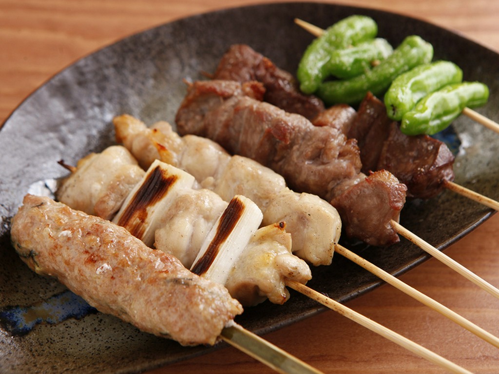 じっくり仕込んだ自家製の味噌ダレでいただく『串焼き』盛り合わせ（6本）