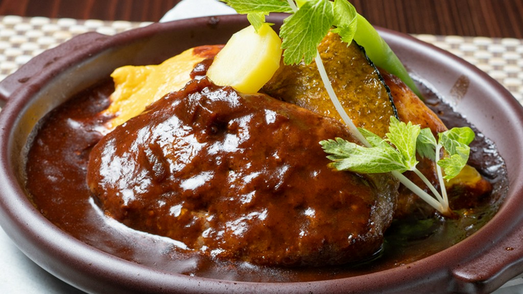 こだわりのデミグラスソースで味わう『オムライスとハンバーグ』