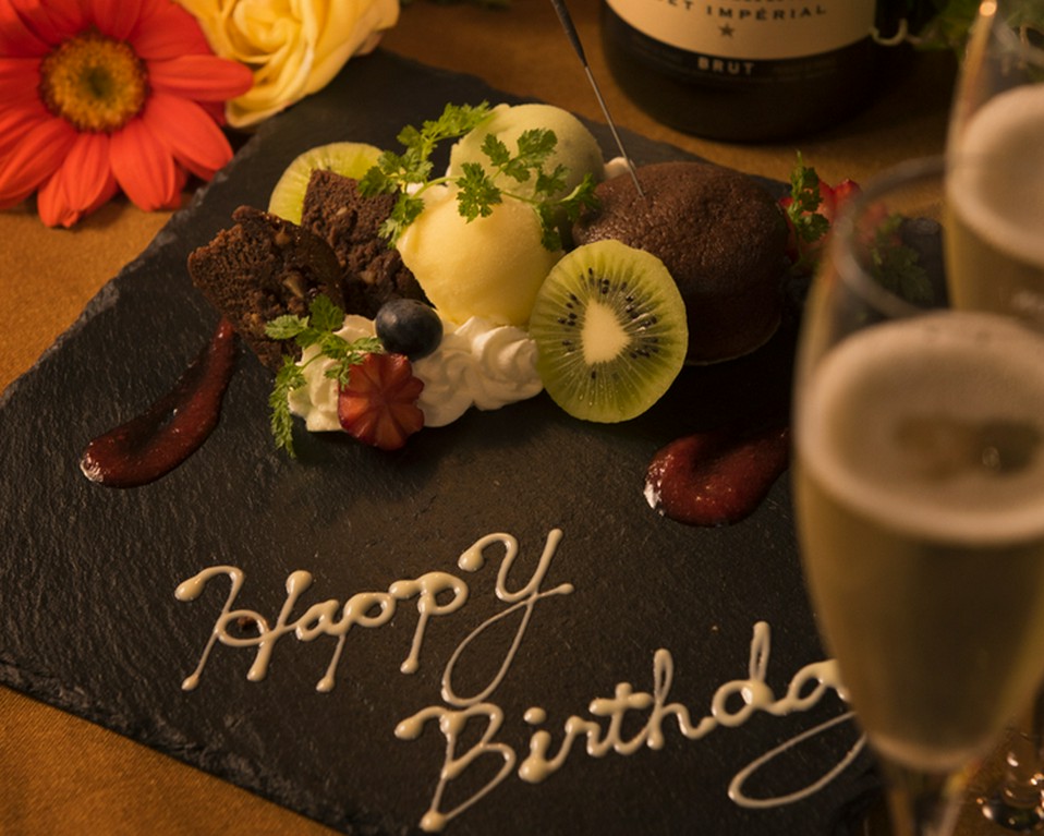 お誕生日・記念日に嬉しい、メッセージ付きデザートプレート！