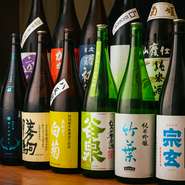 軽く嗜みたい方にも、個性的な味を選びたい方にも納得してもらえる一本を揃えています。流行りに左右されない、王道を行く日本酒。お酒を主役に食事を楽しむのもオススメです。