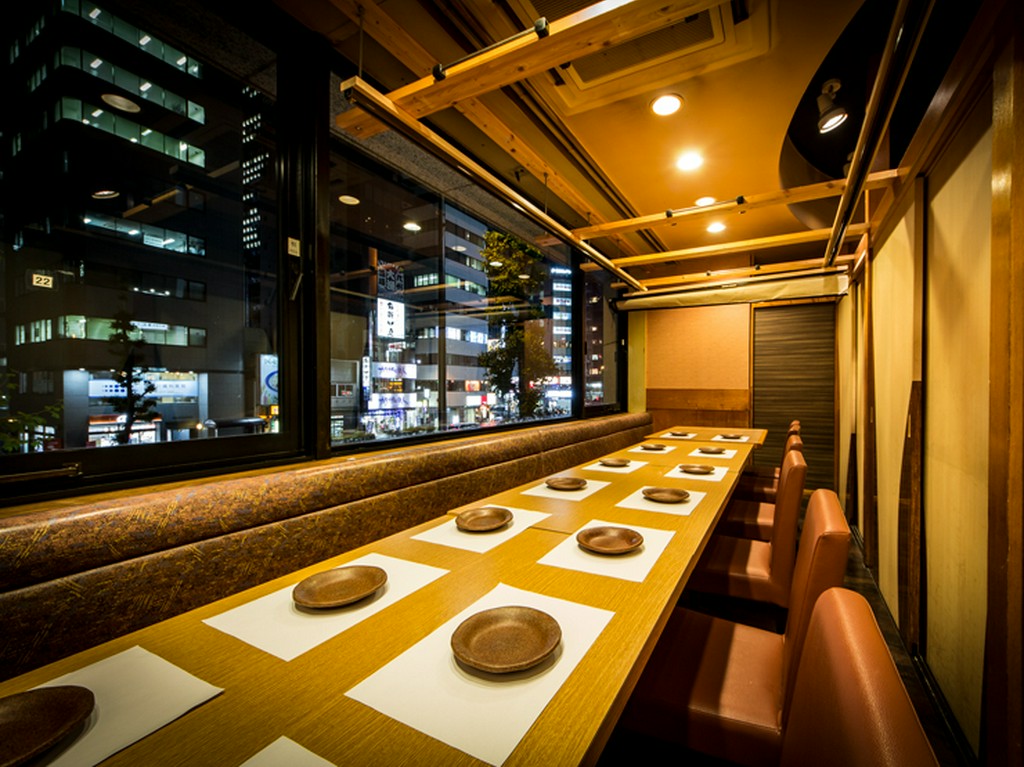 洗練された雰囲気がお店の自慢。落ち着ける空間で楽しい集いを