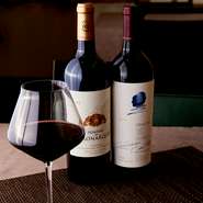 料理に合わせることはもとより、どっしりタイプやライトなものなどゲストのどんな好みにも合うようにワインのラインナップが充実。メニューに記載されている以外にも10種類以上のストックがあります。