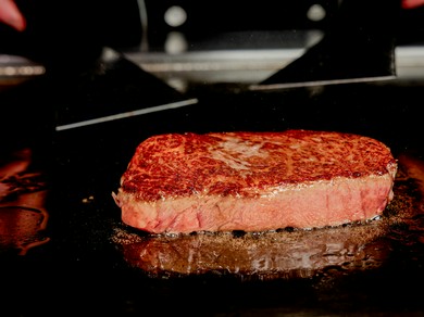 【期間限定特別価格】日本三大和牛のA5近江牛ロースステーキが味わえるコース　全8品