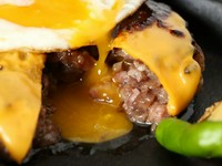 【ランチメニュー人気No.1！】A5ランク 近江牛100％のハンバーグ　トマトが香る赤ワインソース（130g）