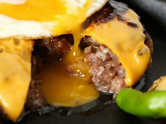 【ランチメニュー人気No.1！】A5ランク 近江牛100％のハンバーグ　トマトが香る赤ワインソース（130g）