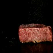 タン元のみを使用しているため、柔らかい肉質が特徴です。

サラダ、ご飯 or パン付き

・コーヒー+150円
・デザート+350円