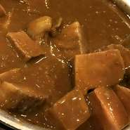 贅沢にたっぷり使用した近江牛の
旨みがカレーの味を引き立てます。

サラダ・味噌汁付き

・コーヒーor紅茶+200円
・デザート+400円