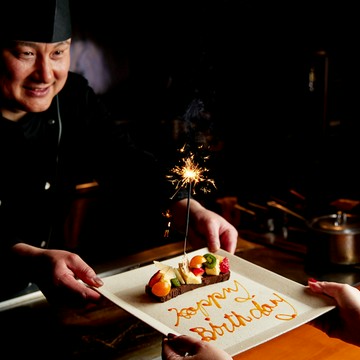 【誕生日・記念日】最上級A5近江牛『霜降り』と『赤身』ステーキ2種&オマール海老＆デザートプレート 全8品