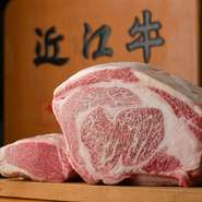 肉を選ぶときの基準は、食べた後、最後に牛肉の香りがすること。近江牛は肉の脂の香りの余韻が最後まで残るところが気に入っています。神戸牛は脂の甘みが強く、近江牛と神戸牛の中間的な存在が松坂牛です。