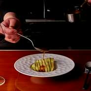 お客様に納得していただける料理をつくりたいので、料理の押し売りはあまりしたくありません。裏メニューではないのですが、メニューにないものでもリクエストに応じて臨機応変に対応しています。