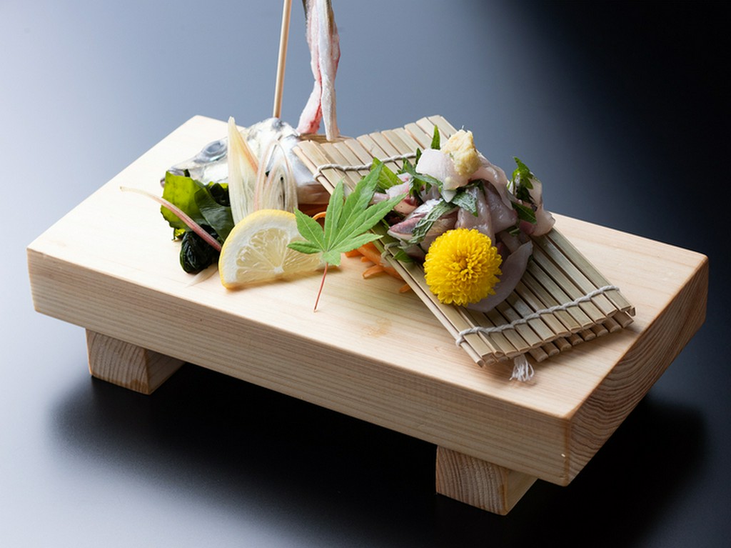 注文を受けてから捌く極鮮『活あじ100タタキの刑』