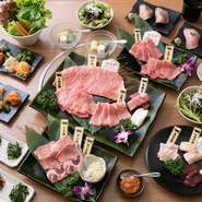 26名まで収容できる宴会席を完備。宴会に欠かせないコース料理は、2時間2,500円で飲み放題を付けられます。食事だけでも良し、飲み放題を付けても良し。会社の飲み会や仲間同士の集まりなどに、是非！