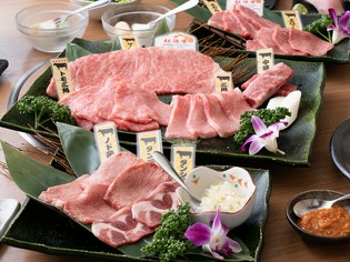 質と鮮度にこだわり仕入れる、牛肉やホルモン