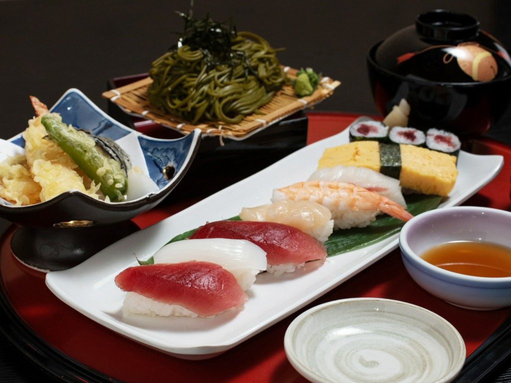 華やかな料理に会話も弾む、女性に大好評なランチタイム