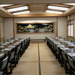 情緒ある和の空間は、慶事や法事はもちろん、会食、宴会にも活躍