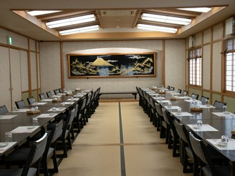 情緒ある和の空間は、慶事や法事はもちろん、会食、宴会にも活躍