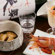 その季節ならではの食材を使った絶品料理の数々を、宴会コースとして個室で楽しめます。日本酒はもちろんビールや焼酎、シャンパンなども豊富なので、いつもとは違う贅沢な飲み会を開催してみてはいかがでしょうか。