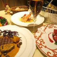 当店一番人気の”芳醇熟成牛”は1日限定800g！その他北海道エゾ鹿やマグレ鴨肉、骨付き仔羊・・・などなど。いろいろな種類のお肉を楽しんでください。前菜には魚介類やサラダも沢山ございます！！