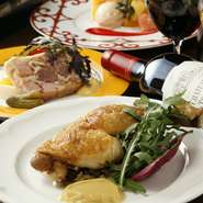 ※表示価格は税抜き価格です。
※チャージ料としてお一人600円頂戴しております。
※10名様以上のご予約はお電話にて承っております。