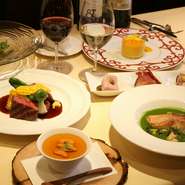 ※表示価格は税抜き価格です。
※チャージ料としてお一人600円頂戴しております。
※10名様以上のご予約はお電話にて承っております。