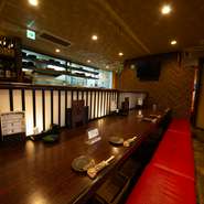 「お酒のアテの料理ではなく、料理のアテでお酒を楽しんでもらえる料理」がモットー。焼酎やカクテルなど、種類豊富なお酒を飲める飲み放題が店の自慢です。コースを頼まなくても、単品飲み放題が利用できます。